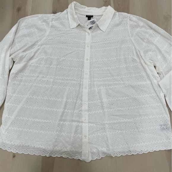 NWT Torrid Women's 4X (26) Plus Size Eyelet Button Up Long Sleeve White Cloud - Picture 4 of 15